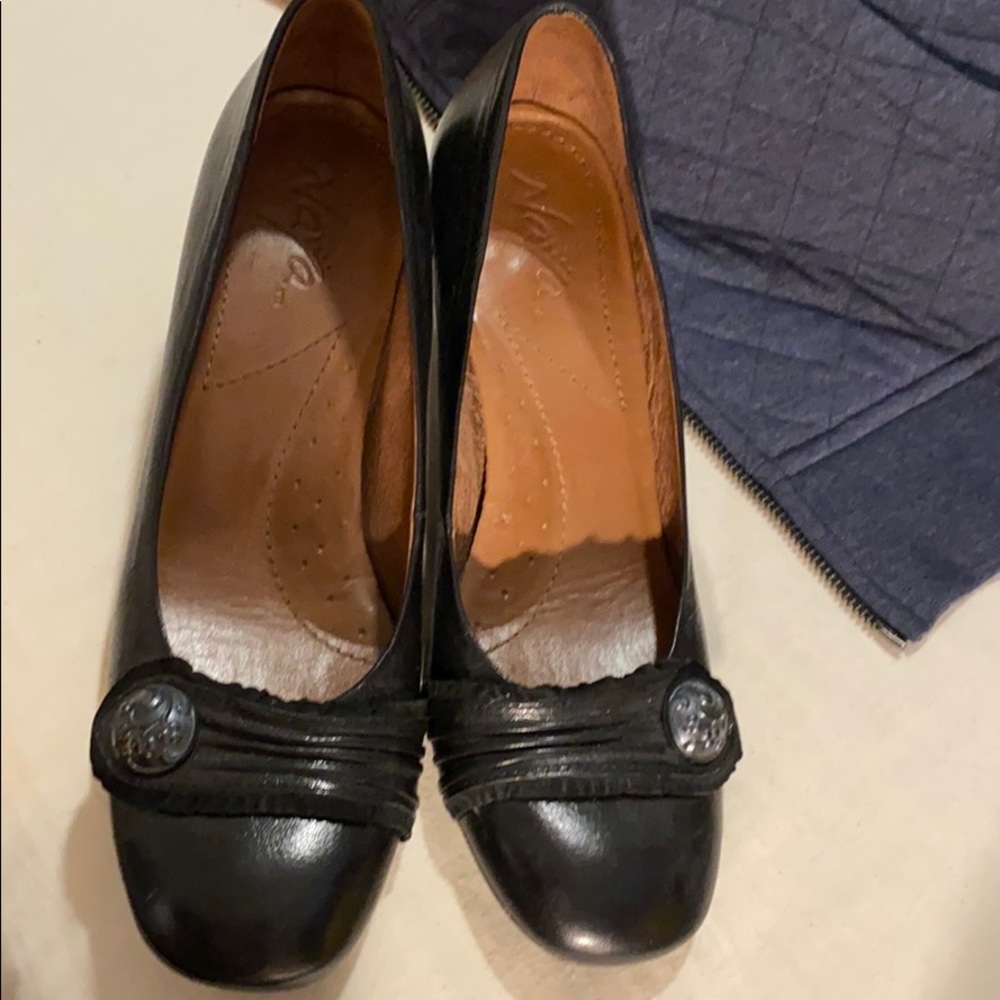 💕👟2 for $30👠👢Naya Signature Leather Pumps